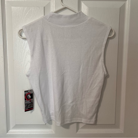 Cropped Workout Mockneck - Picture 4 of 4